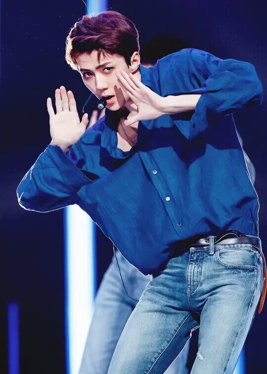 EXO#伯贤#边伯贤高清壁纸#灿烈#朴灿烈#高清壁纸#灿白#CHEN#LAY#张艺兴#KAI SOHO#世勋#吴世勋壁纸#D.O#XIUMIN#秀敏#壁纸#偶像#美男#妖孽美男#