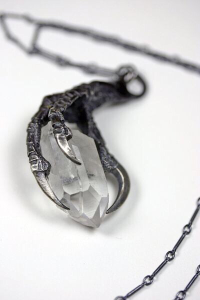 让我们始终有勇气特立独行。不温不火，不疾不徐。将记忆自拔于困顿的泥沼，将希望播撒于每一寸光阴。 －－毕淑敏