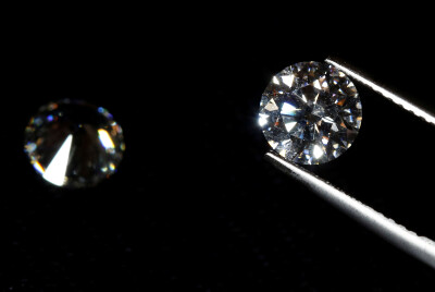 A high-quality diamond is seen in a jewellery shop in Milan, October 18, 2016. Picture taken on October 18, 2016. REUTERS/Stefano Rellandini