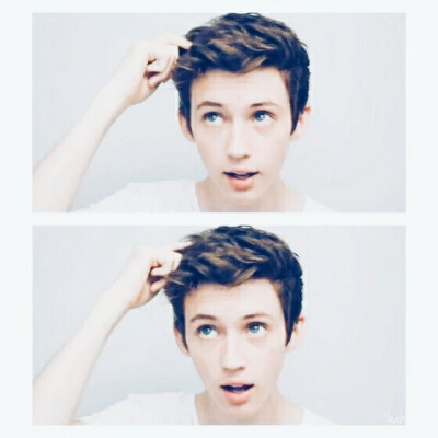 troye sivan 老图，少年戳
#头像#壁纸#存图舔颜
戳戳美颜盛世，宝宝们这图可是流量上传的啊
对于有些图片不调色会死星人，稍微强迫症，其实我内心是拒绝的，因为这样很累的。
优美的分割线――――――――――――
…