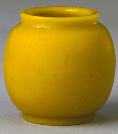 清雍正 黄色玻璃小罐