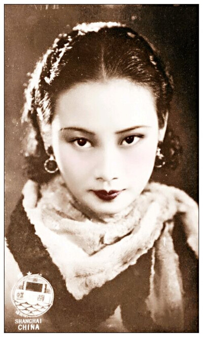 胡蝶(1908.3.23－1989.4.23)，原名胡瑞华，民国第一美女，中国早期最著名的影星