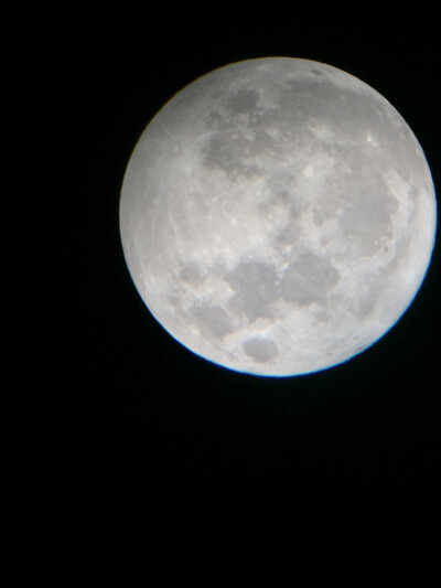 楼下天文望远镜用手机拍的超级月亮2016.11.14