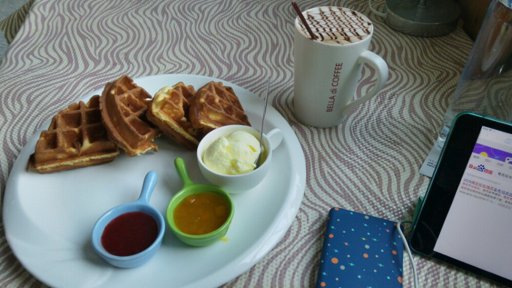 回学校吃个下午茶，还是学校的咖啡馆亲切