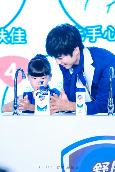 舒肤佳发布会
TFBOYS
王俊凯