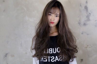 ✅༄༅隐形接发优点 1⃣可以扎马尾，普通接发扎会露出来 2⃣不会打结，普通接发打结很严重。 3⃣不会掉自己头发，普通接发拆时候会掉很多自己的头发。 4⃣睡觉不会各头皮，普通接发睡觉会不舒服 5⃣头发分散均匀和真…