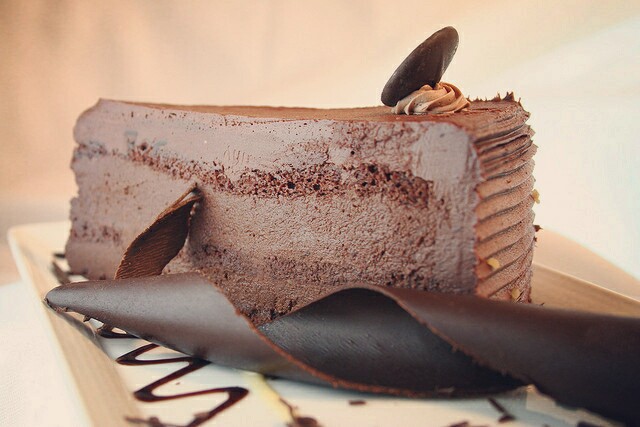 巧克力奶油蛋糕。