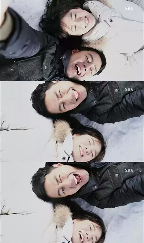 《那年冬天，风在吹》是韩国SBS电视台于2013年2月13日起播出的水木剧，改编自日剧《不需要爱情的夏天》，由赵寅成、宋慧乔、金范、郑恩地主演，卢熙京编剧，金奎泰导演，安七炫任OST制作人。讲述了儿时被父母遗弃、经历痛苦初恋的男人与面对父母离婚和哥哥的离别，以及因突如其来的失明而孤独生存的女人相遇后，一同从生活中找回希望与爱情的故事。