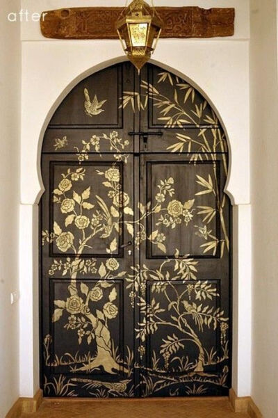 Fantastic handpainted doors, love the shape: