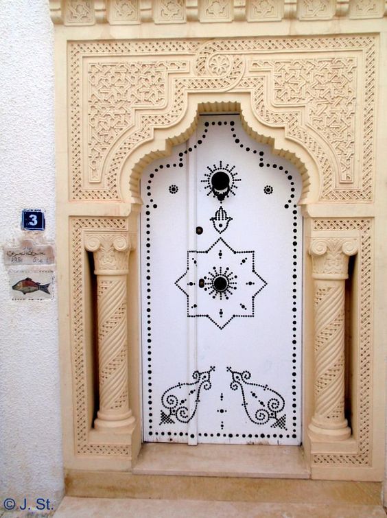 Africa | A main door in the medina of Mammamet. Tunisia | © Yogi58, via Flickr: