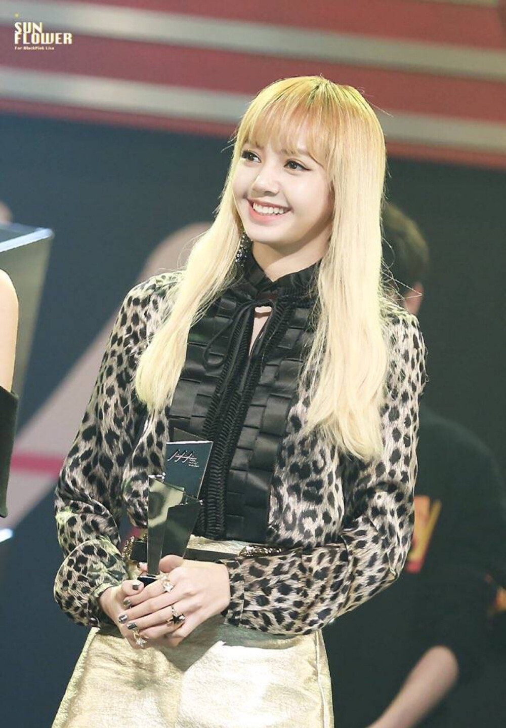 blackpinklisa2016asiaartistawards饭拍crlogo