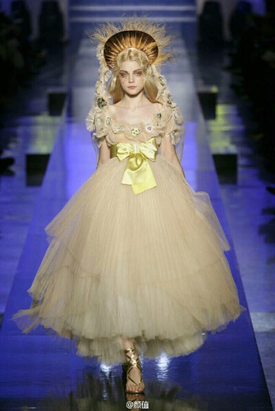 Jessica Stam 加拿大模特 178cm 猫一样的女人 这些图是Jean Paul Gaultier Couture S/S 2007时的她，这系列真的犹如精灵一样的美！