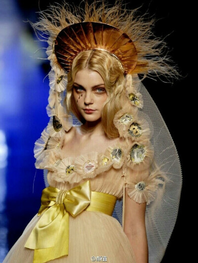 Jessica Stam 加拿大模特 178cm 猫一样的女人 这些图是Jean Paul Gaultier Couture S/S 2007时的她，这系列真的犹如精灵一样的美！