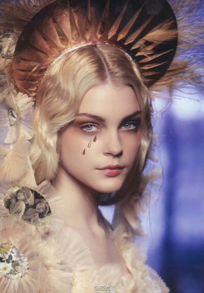 Jessica Stam 加拿大模特 178cm 猫一样的女人 这些图是Jean Paul Gaultier Couture S/S 2007时的她，这系列真的犹如精灵一样的美！