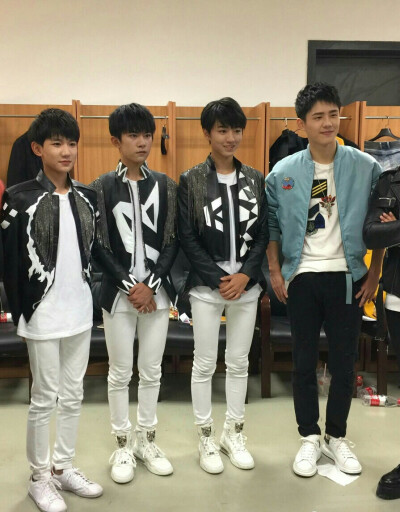 161110 天猫双十一晚会
tfboys 刘昊然