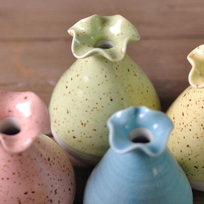 【迷你马卡龙花瓶】小巧精致的造型，清新自然的色彩，光滑的釉面美轮美奂；手工制造，独一无二，无论是搭配干花还是种植水培，都让家美美哒~￥5