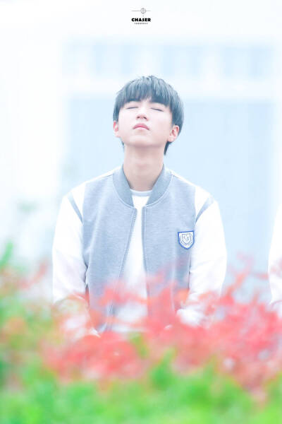 #王俊凯#
他迎风而来 宛如千树花开
@TFBOYS-王俊凯