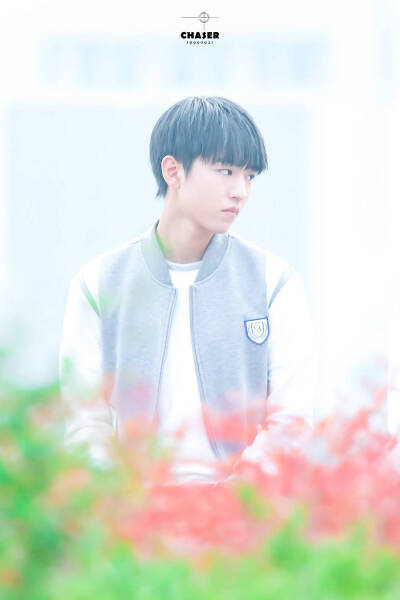 #王俊凯#
他迎风而来 宛如千树花开
@TFBOYS-王俊凯