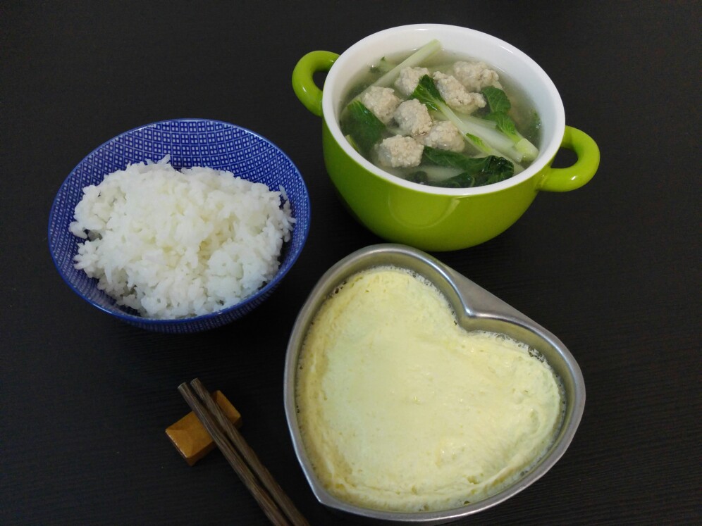 小白菜肉丸子湯，雞蛋蒸肉餅，米飯，34