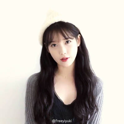 韩国歌手 演员 IU李知恩。
By: i空城只有旧梦在_