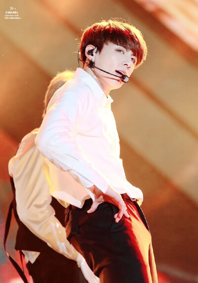 #田柾国BEGIN##田柾国# 【Chanel_bts】161023 釜山One Asia Festival 闭幕式 更新饭拍1p【f田柾国 begin】油管官方mv【O网页链接】