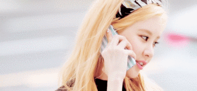 徐珠贤（Seohyun）本名徐朱玄，1991年6月28日出生于韩国首尔，韩国女歌手、演员、主持人，女子演唱团体少女时代成员之一。 