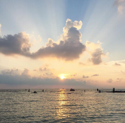 抓住夏天的尾巴去看海吧