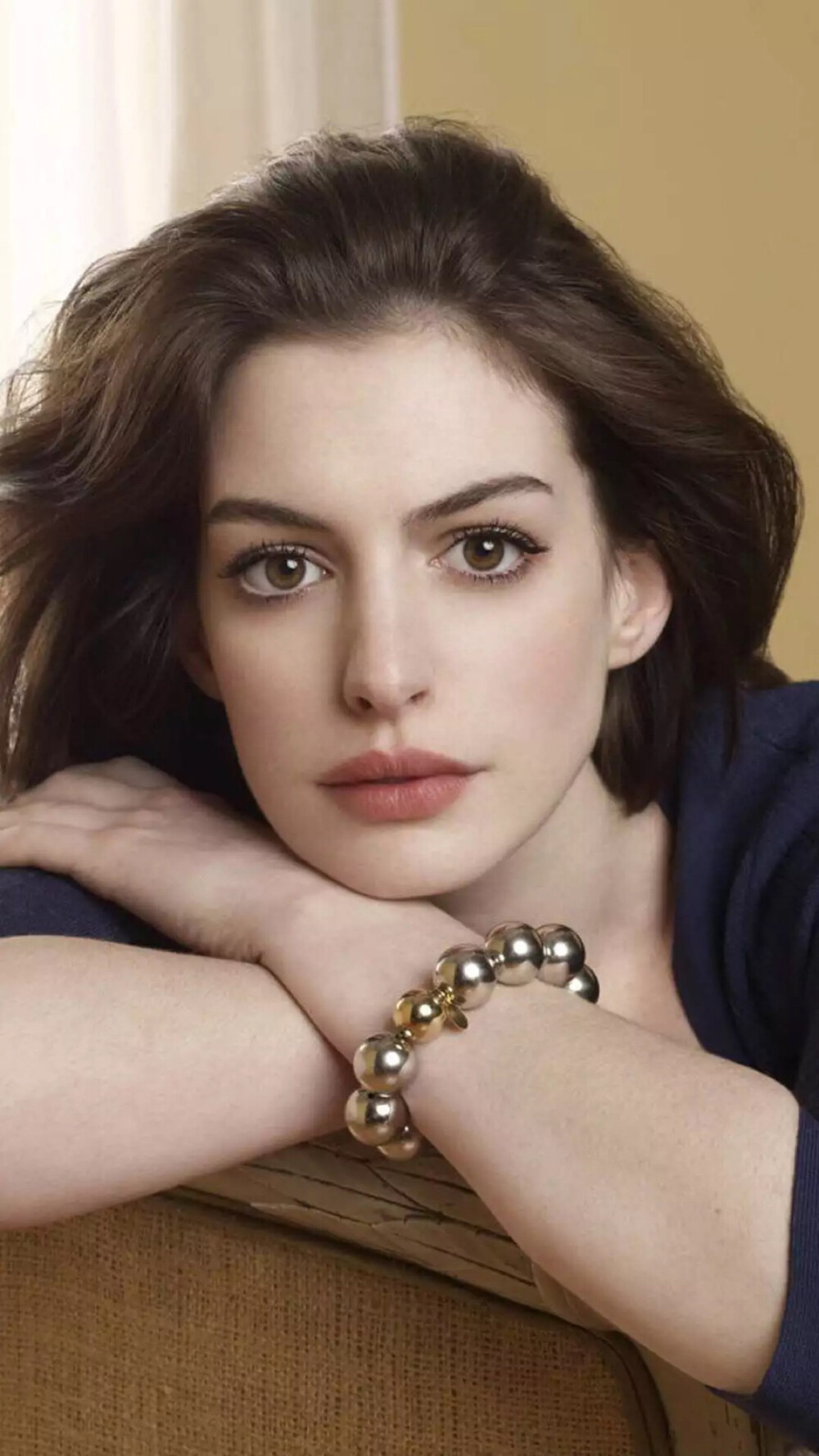 安妮·海瑟薇（Anne Hathaway），1982年11月12日出生于纽约州布鲁克林，美国电影女演员。