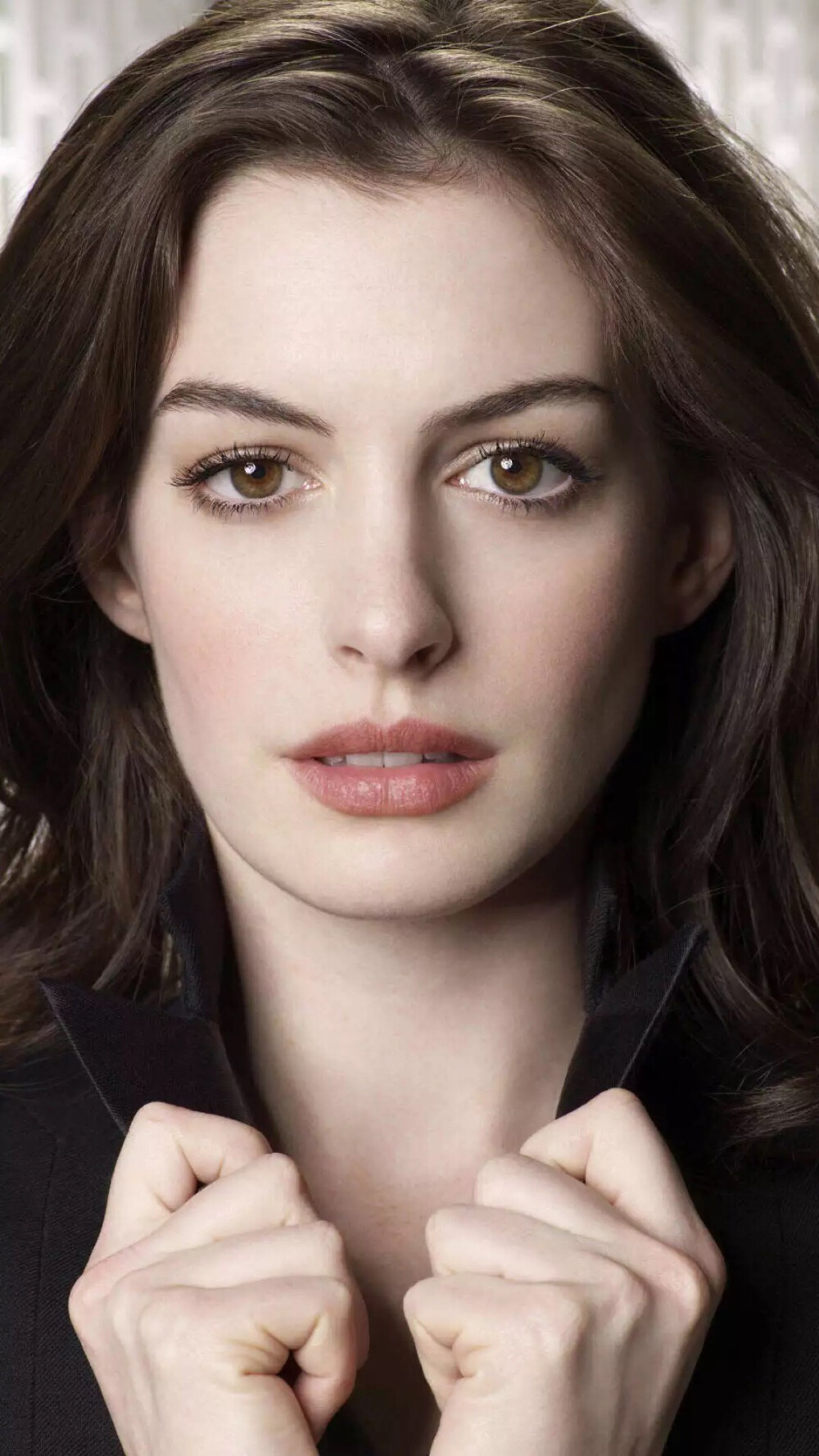 安妮·海瑟薇（Anne Hathaway），1982年11月12日出生于纽约州布鲁克林，美国电影女演员。