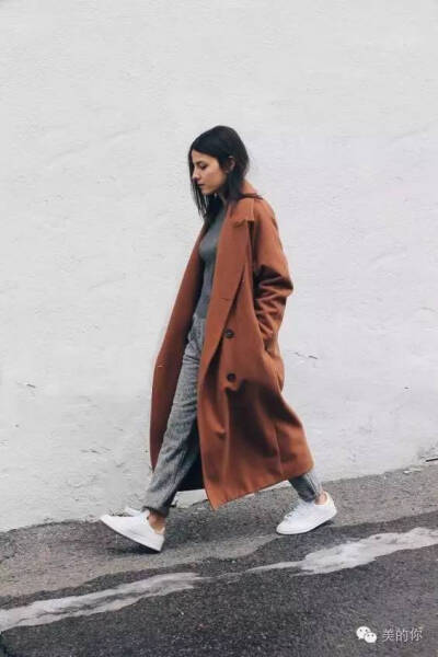 大衣+小白鞋