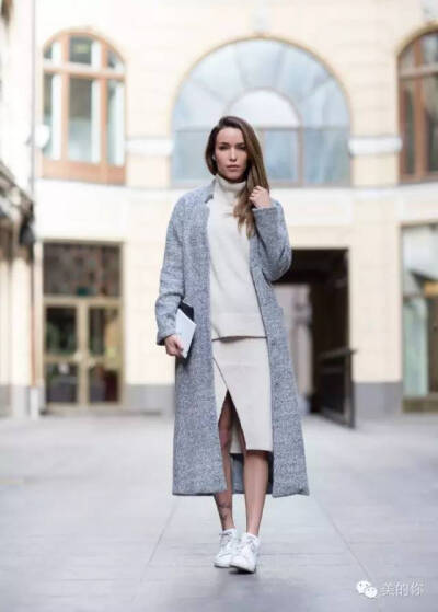 大衣+小白鞋
