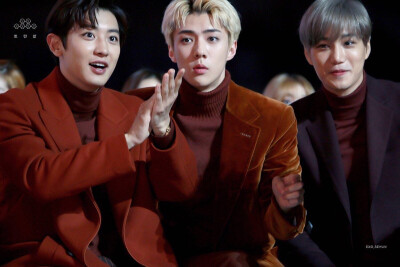 2016MMA颁奖典礼
年度最佳艺人EXO
橘红色这身太好看
首尔三大炮
朴灿烈 吴世勋 金钟仁