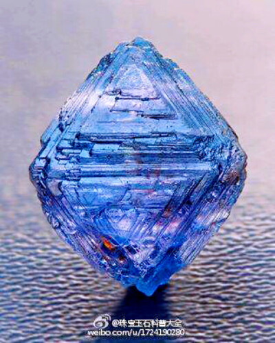 这块蓝色八面体尖晶石 Blue Octahedron Spinel 也太完美了吧！！！！