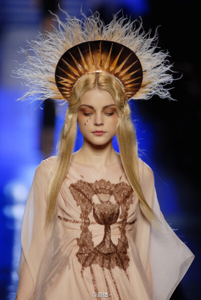 Jessica Stam 加拿大模特 178cm 猫一样的女人 这些图是Jean Paul Gaultier Couture S/S 2007时的她，这系列真的犹如精灵一样的美！