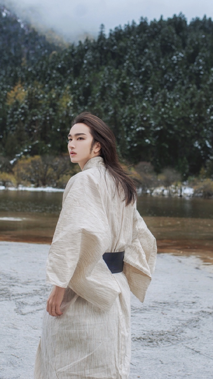 星野志坚·青年作者·代表作散文集《虚 • 渡》·摄影·模特