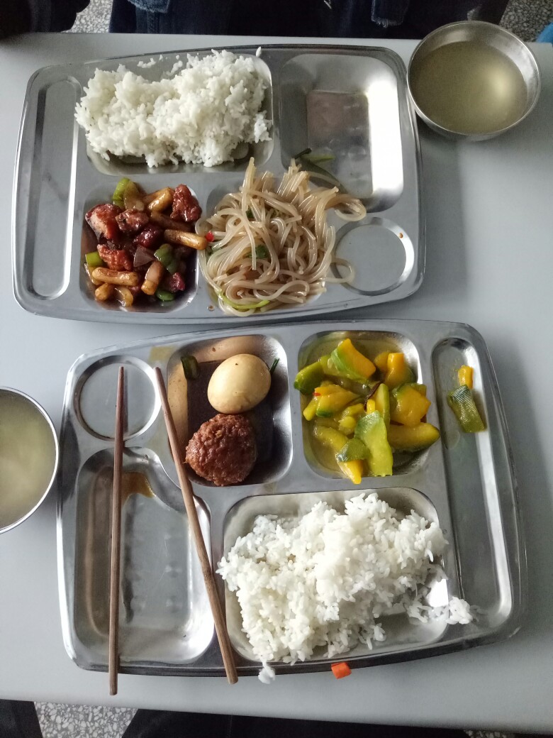 11.23学校食堂