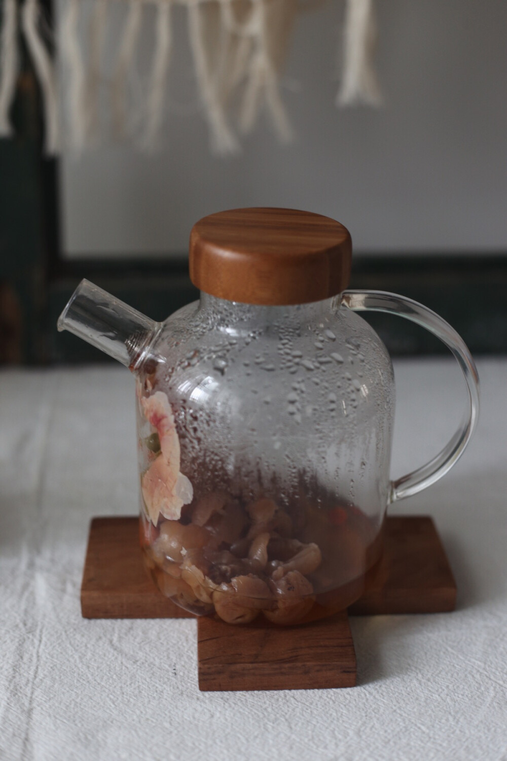 陰雨天里的小山卷與桂圓玫瑰茶