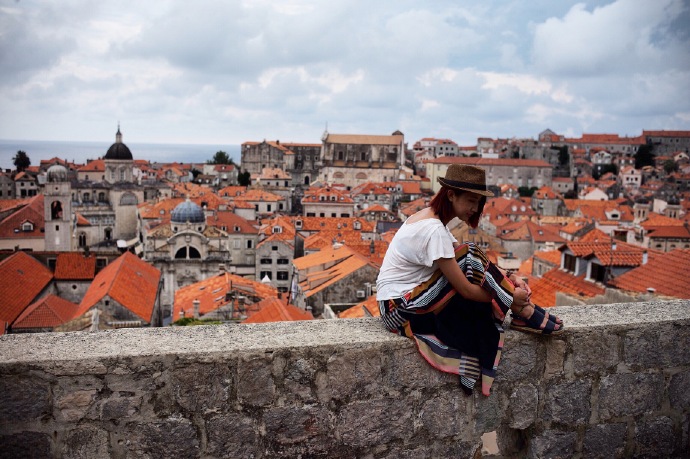 Dubrovnik，继奴隶湾之后又来到一个《权力的游戏》拍摄地?？赡苋嗣腔故歉煜に牧硪桓雒帧狵ing's Landing. 见过许多老城，保存这么完好还颇有气势的鲜少。在城墙上绕行一圈，中世纪的情怀就再也散不去了。