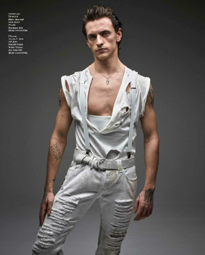 谢尔盖·鲍鲁宁 (Sergei Polunin)，前英国皇家芭蕾舞团首席、前斯坦尼斯拉夫斯基·涅米洛维奇-丹钦科音乐剧院芭蕾舞团首席，现任斯坦尼剧院芭蕾舞团客座首席，自由舞者。