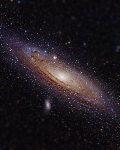 #天文酷图##天文知识#可视化的小型化仙女座星系 Space miniaturized with Tilt-Shift - The Andromeda Galaxy - By ScienceLlama
仙女座星系是一个螺旋星系，距离地球大约250万光年，是除麦哲伦云以外最近的星系。…
