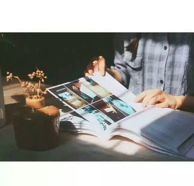 『11』“其实谁都有段不为人知的故事 谁都会脆弱的想要一个停靠 谁都想和某个人完成曾经的诺言 谁都能微笑然后转身流泪 谁的生活都多少有那点苦涩 但经历风雨 你就知道 生活最终都是靠自己 少一点悲伤 多一点快乐 希望这个世界上假装彪悍的姑娘 到了最后 都能以自己的喜欢的方式过一生”
言子 以上。
2016.11.25