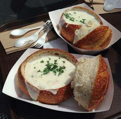 美国旧金山渔人码头Clam Chowder Bread Bowl奶油蛤蜊浓汤