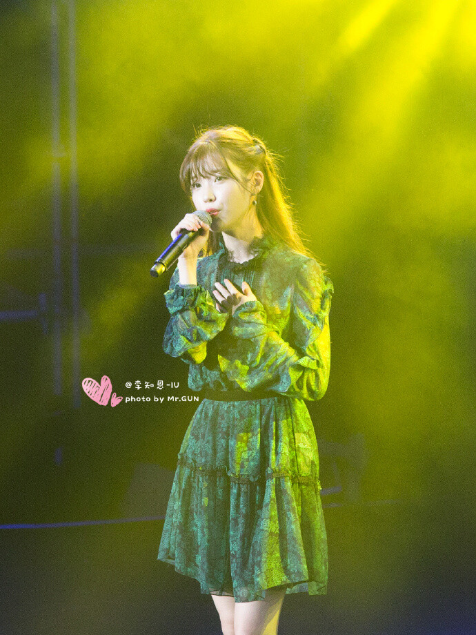 IU?160827#IU GOODDAY IN SHENZHEN# 你看起来好像小兔子