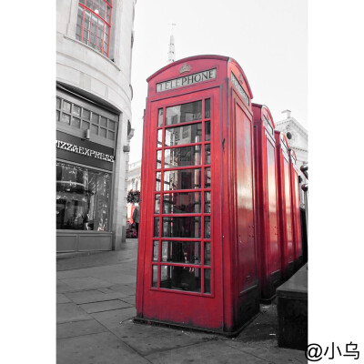 查令十字路车站一出来拍的，红色电话亭，我觉得这就是伦敦的影子