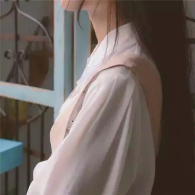 漂亮的小姐姐
by:以曦.