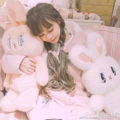 漂亮的小姐姐
by:以曦.