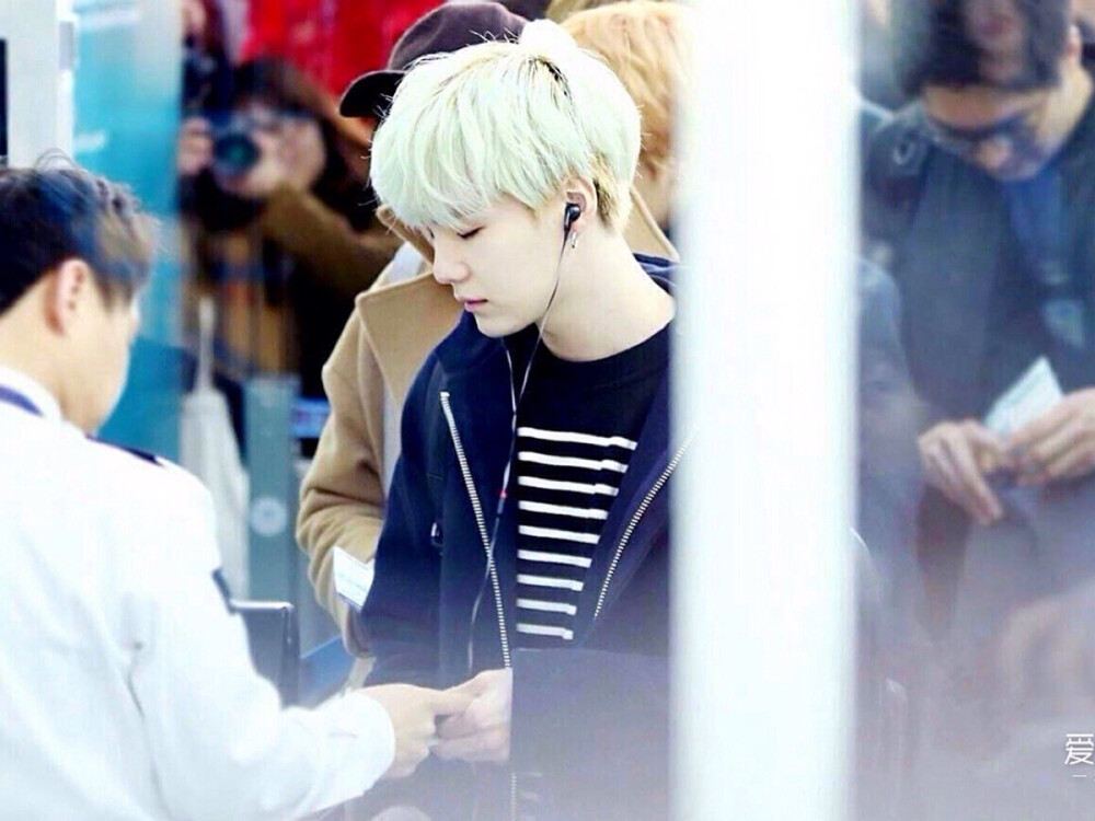 防弹少年团（BTS）、金南俊（Rap Monster）、金硕珍（Jin）、闵玧其（Suga）、郑号锡（J-hope）、朴智旻（Jimin）、金泰亨（V）、田柾国（Jung kook）《Wings》 