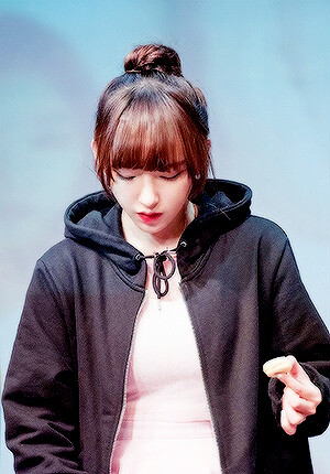宇宙少女 [ 程潇 ]°Cheng Xiao ♪ 禁二传二改抱图点赞