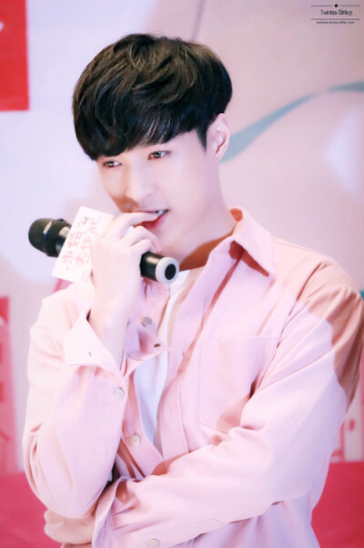 张艺兴.EXO.LAY