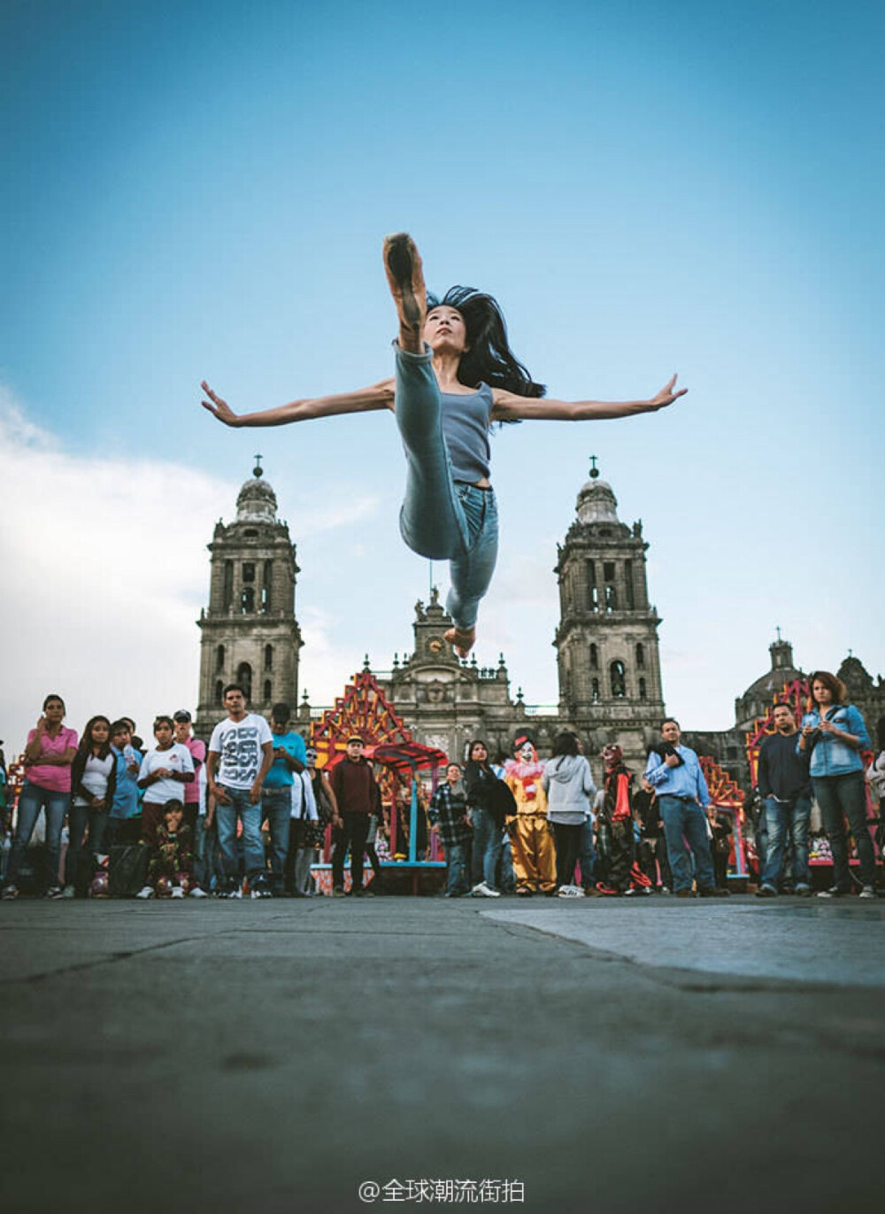墨西哥摄影师记录下的街头舞者每一个动作都展现出了无与伦比的肢体